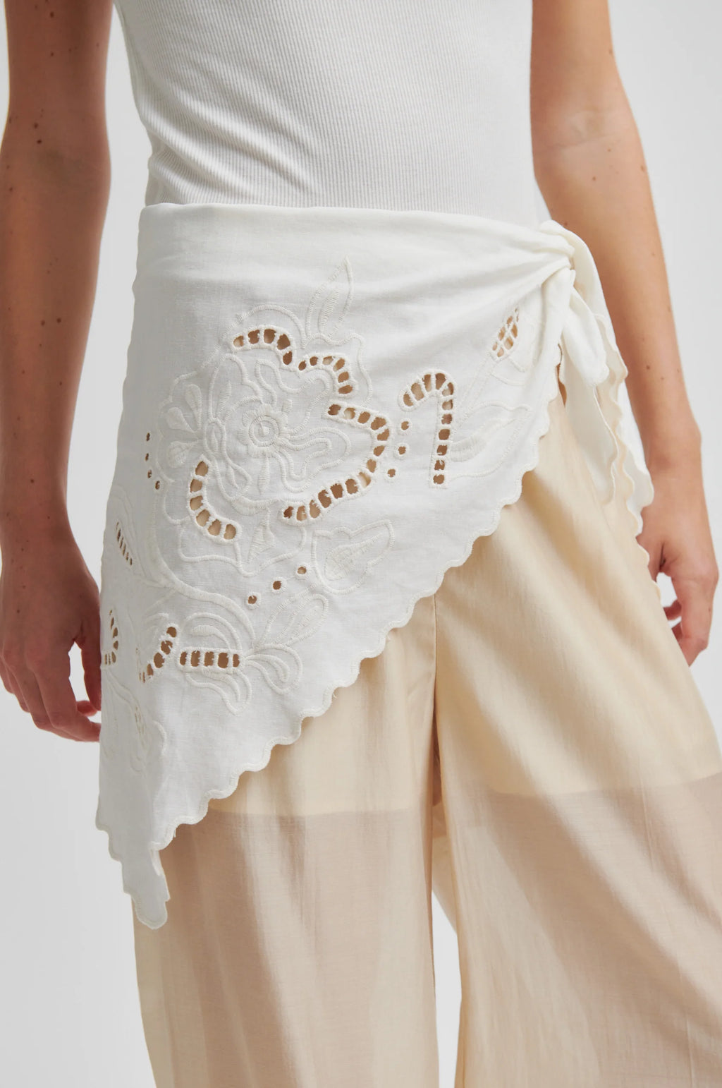 Vilea Hip Scarf  Second Female