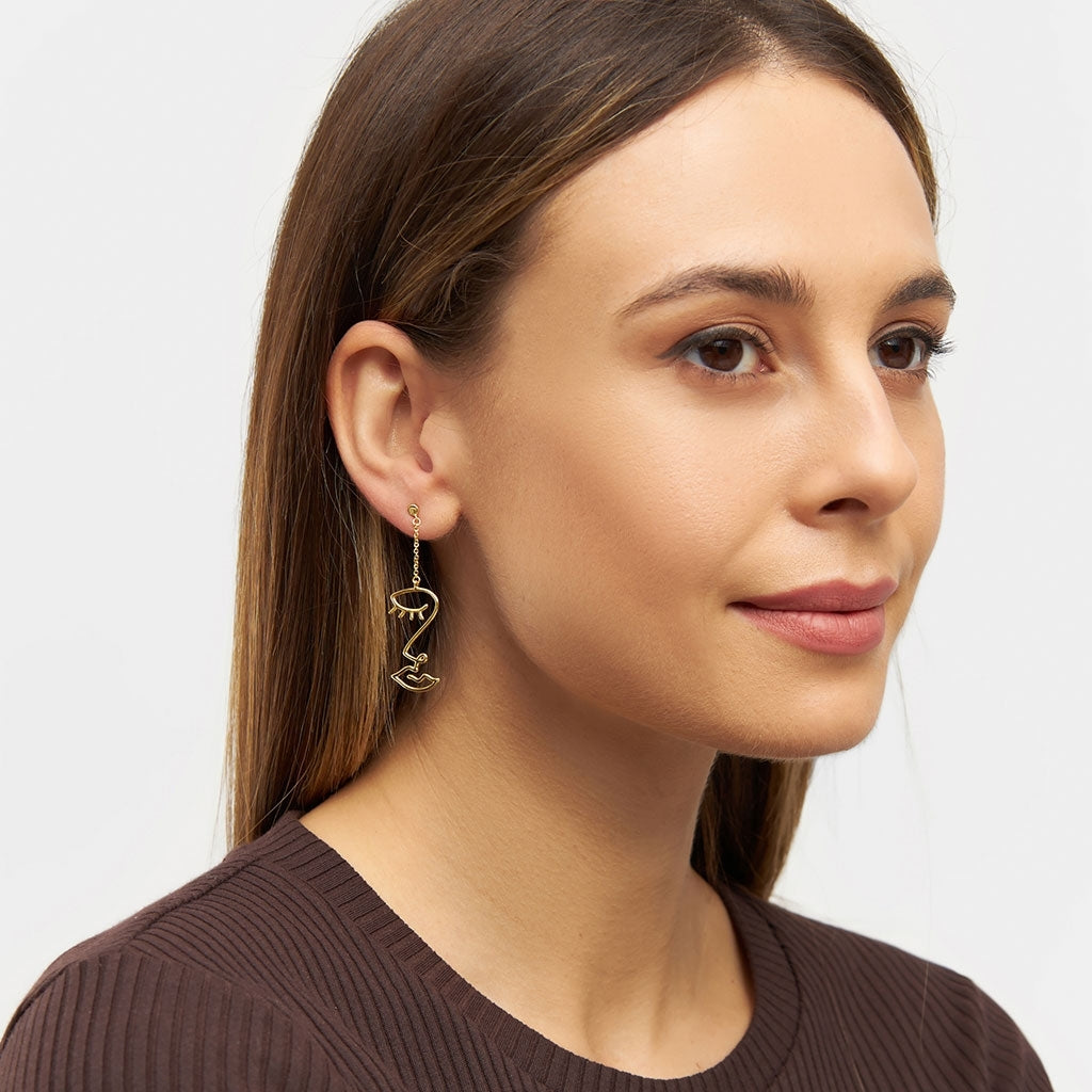 Topping Long Woman Earring Gold– pendiente individual Lulu Copenhagen