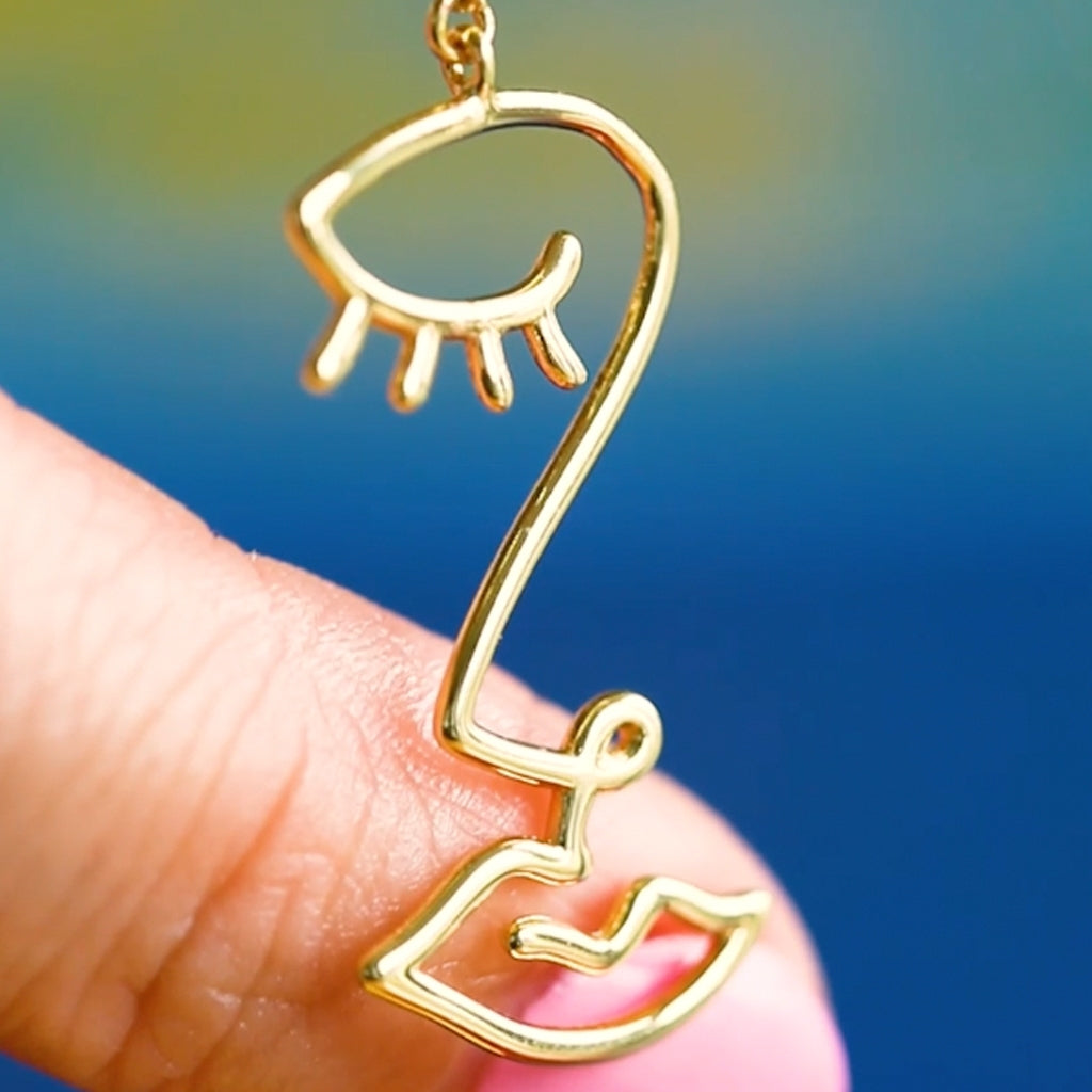 Topping Long Woman Earring Gold– pendiente individual Lulu Copenhagen