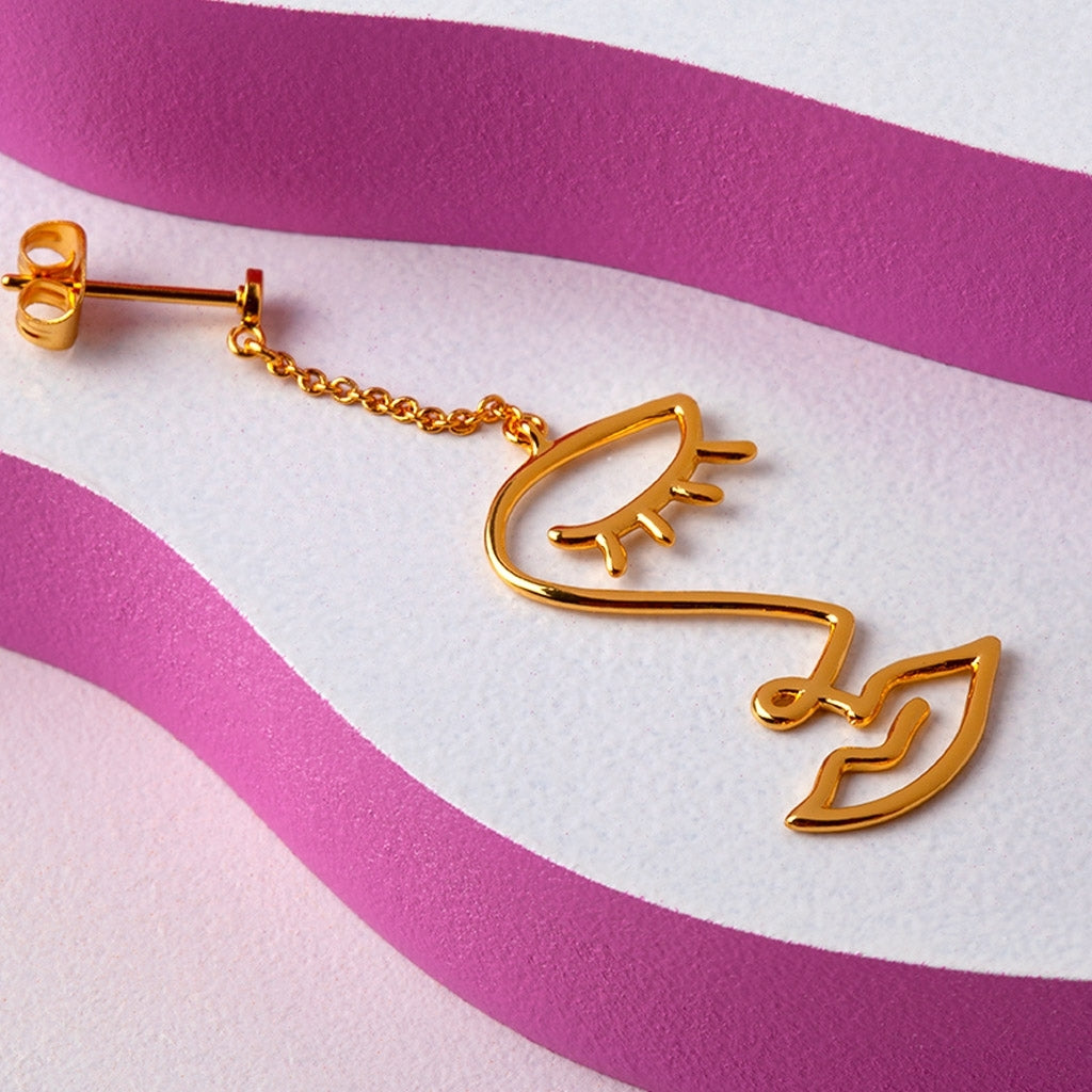 Topping Long Woman Earring Gold– pendiente individual Lulu Copenhagen